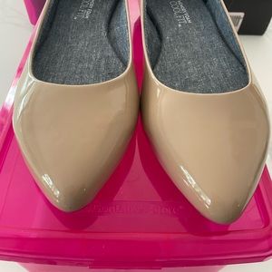 Dr. Scholl’s Memory Foam Cool patent putty tan flats point 9.5